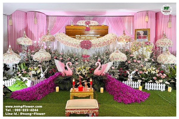 ดอกไม้งานศพแบบพวงมาลัยประดับหงส์ จัดงานศพครบวงจร จำหน่ายหีบศพราคาถูก จัดพิธีศพ ดอกไม้หน้าหีบแบบสวน ดอกไม้หน้าศพสวยหรู ดอกไม้งานศพแบบทันสมัย แบบที่ 10 