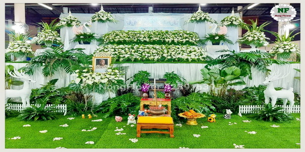ดอกไม้งานศพแบบสวน สวนดอกไม้หน้าศพ สวนประดับดอกไม้ในงานศพ ดอกไม้หน้าหีบแบบสวน ดอกไม้หน้าศพสวยๆพร้อมสวนธรรมชาติ แบบที่ 28
