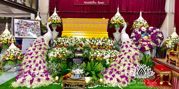 ดอกไม้งานศพแบบนกยูง ชุดที่ 1