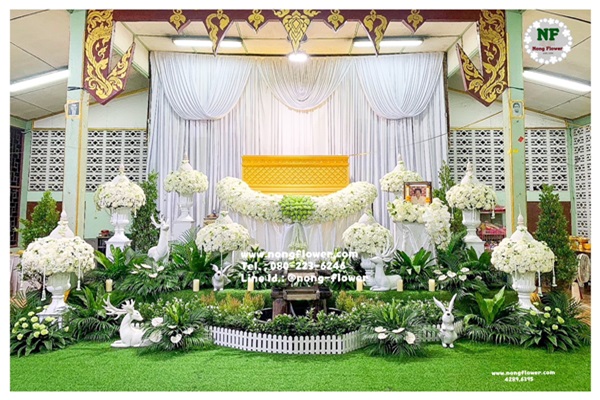 ดอกไม้หน้าหีบแบบสวน ดอกไม้หน้าศพรูปแบบทันสมัย ดอกไม้งานศพสวยหรู ดอกไม้ประดับหน้าศพสมัยใหม่ จัดงานขาวดำสไตล์โมเดิร์น จัดงานศพทันสมัย แบบที่ 5