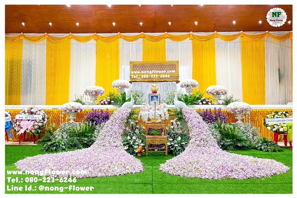 จัดดอกไม้งานศพนกยูงสวยหรู ดอกไม้หน้าศพชุดนกยูงสวยงาม ดอกไม้หน้าหีบสไตล์นกยูง ดอกไม้งานขาวดำสวยหรู ดอกไม้งานพิธีศพนกยูง รูปแบบทันสมัย แบบที่ 20