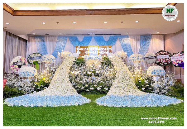 ดอกไม้หน้าหีบแบบสวน ดอกไม้หน้าศพสวยหรูประดับนกยูง จัดงานศพสีขาว ดอกไม้งานศพสีขาว จัดดอกไม้หน้าศพสีขาวสวยๆ จัดพิธีศพสวยหรูราคาไม่แพง แบบที่ 9