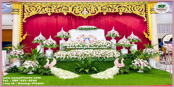 จัดงานศพแบบประหยัด ดอกไม้งานศพราคาประหยัด ดอกไม้หน้าหีบแบบเรียบง่าย ดอกไม้งานขาวดำ แพ็คเกจจัดงานพิธีศพราคาถูก หีบศพาคาถูก แบบที่ 4