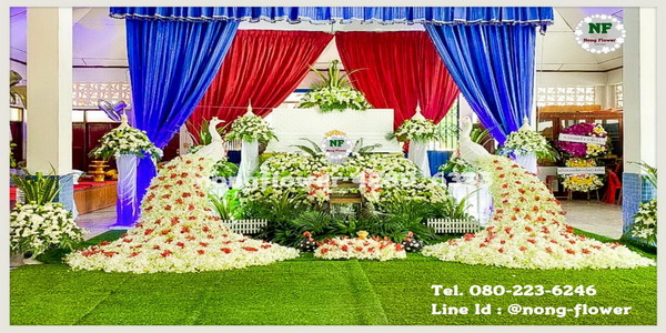 ดอกไม้งานศพแบบสวนนกยูง สวนดอกไม้หน้าศพนกยูง ดอกไม้หน้าหีบนกยูง ดอกไม้งานขาวดำหรูหรา สวนดอกไม้ประดับเมรุ นกยูงงานศพ สวยหรู ราคาถูก แบบที่ 42