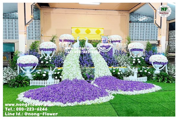 รับออแกไนซ์งานศพ จัดดอกไม้งานศพ หีบศพราคาถูก สวนงานศพ สวนหน้าศพสวยๆ ทันสมัย จัดดอกไม้หน้าศพสวยหรู ประดับนกยูง ดอกไม้หน้าหีบแบบสวนธรรมชาติ แบบที่ 13